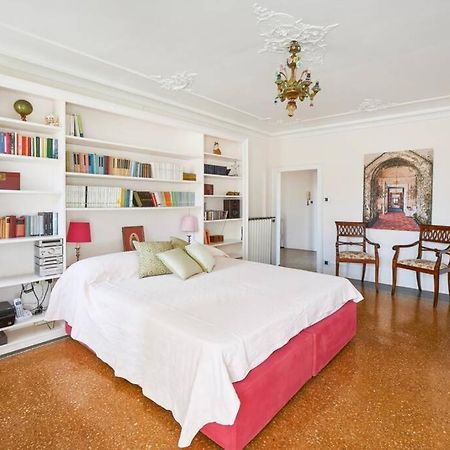 Ca' Fenice, Charming Apartment In San Marco, Sleep 7 Velence Kültér fotó