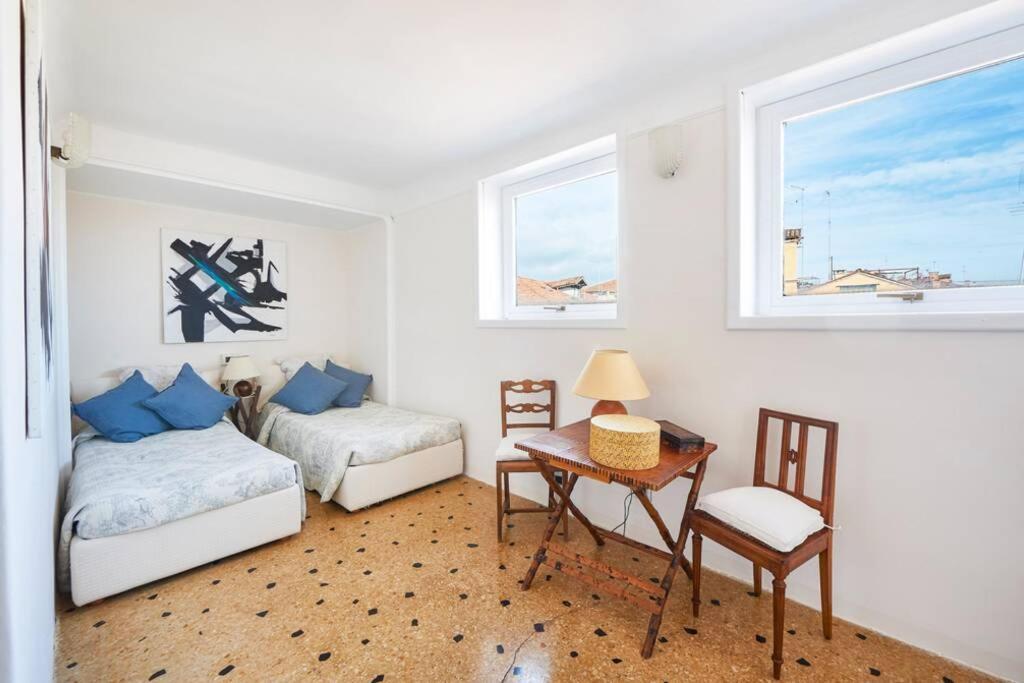 Ca' Fenice, Charming Apartment In San Marco, Sleep 7 Velence Kültér fotó