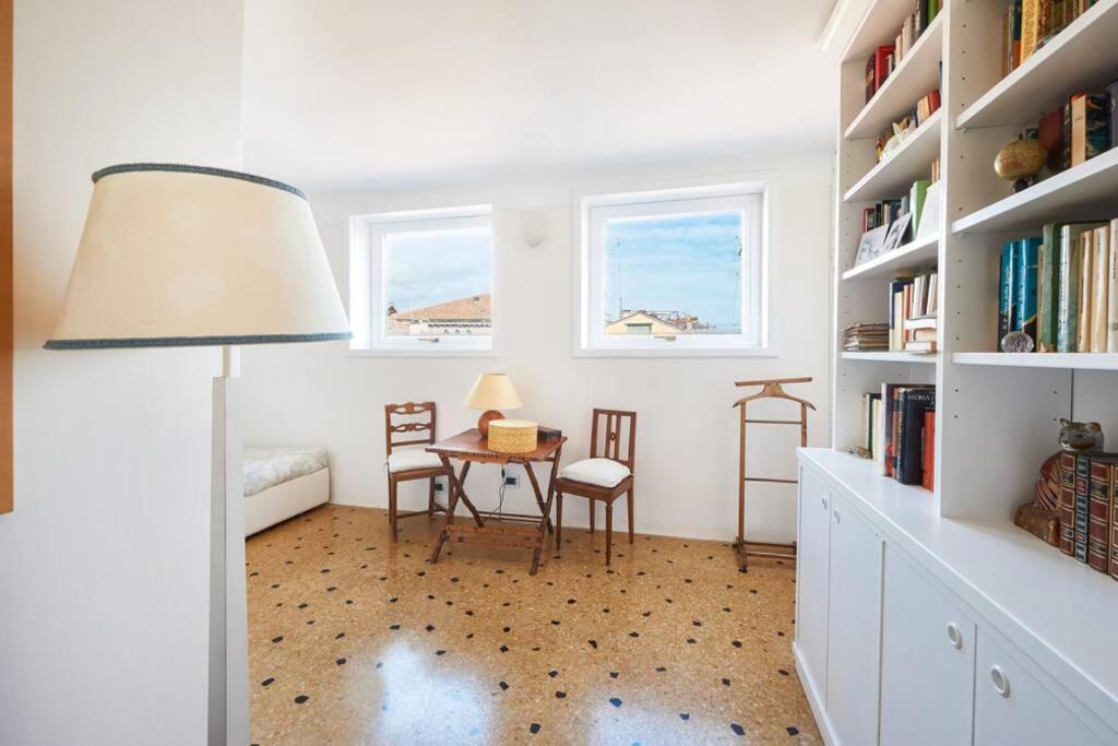 Ca' Fenice, Charming Apartment In San Marco, Sleep 7 Velence Kültér fotó