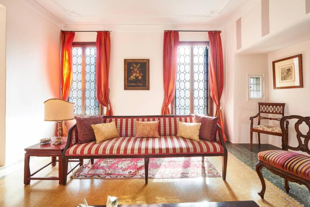 Ca' Fenice, Charming Apartment In San Marco, Sleep 7 Velence Kültér fotó