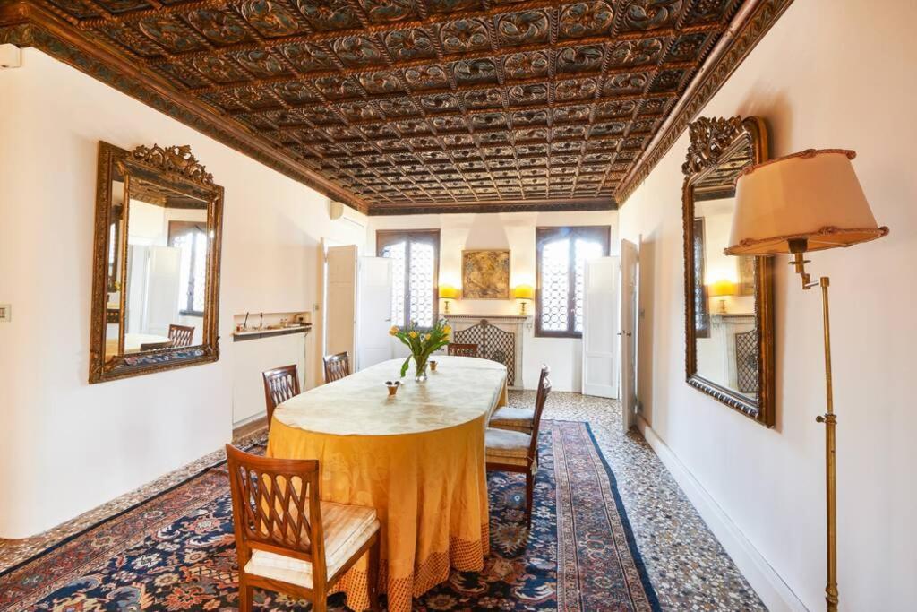 Ca' Fenice, Charming Apartment In San Marco, Sleep 7 Velence Kültér fotó