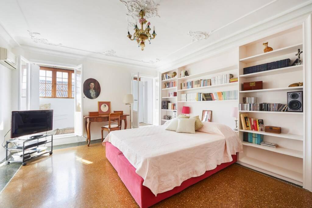 Ca' Fenice, Charming Apartment In San Marco, Sleep 7 Velence Kültér fotó