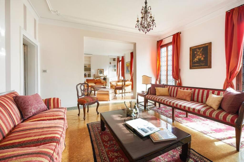 Ca' Fenice, Charming Apartment In San Marco, Sleep 7 Velence Kültér fotó