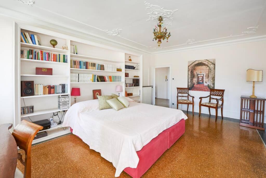 Ca' Fenice, Charming Apartment In San Marco, Sleep 7 Velence Kültér fotó