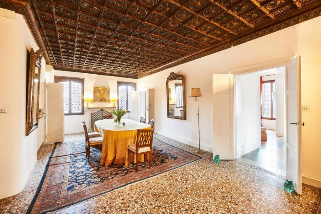 Ca' Fenice, Charming Apartment In San Marco, Sleep 7 Velence Kültér fotó