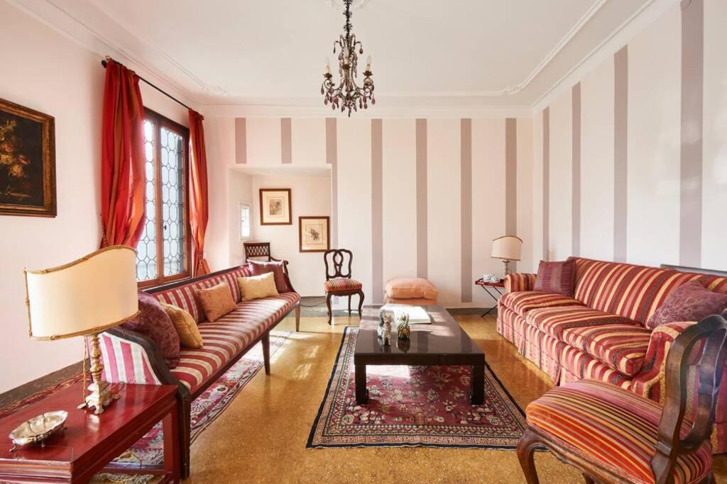 Ca' Fenice, Charming Apartment In San Marco, Sleep 7 Velence Kültér fotó